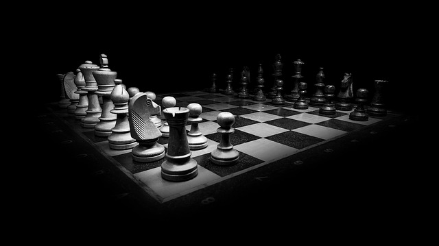šachovnice ve tmě